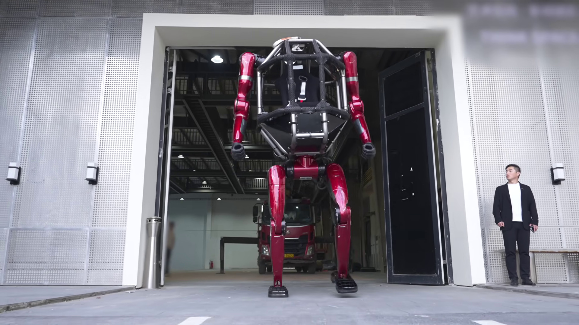 Unitree GD01 (manned transformable mecha)